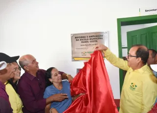 Prefeito Sílvio Ramalho inaugura a Escola Isabel Costa após obras de revitalização.  