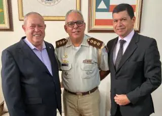 Prefeito Temóteo assina convênio com a PM para implantação do modelo Cívico-Militar em escolas de Teixeira de Freitas