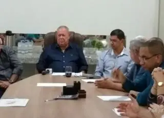 Prefeito Temóteo Brito fala de decisão da Justiça que considerou a greve dos professores ilegal em coletiva de imprensa