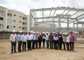 Prefeito Temóteo Brito participa de visita à obra de construção de unidade do Sesi/Senai em Teixeira de Freitas