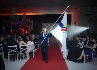 Prefeito Temóteo Brito recebe homenagem durante 26º Destaque Empresarial em Teixeira de Freitas