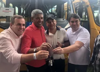 Prefeito Tonzinho vai à Salvador receber mais um ônibus escolar para Lajedão