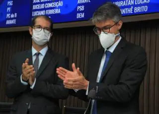 Prefeito, vice e vereadores tomam posse em Teixeira de Freitas