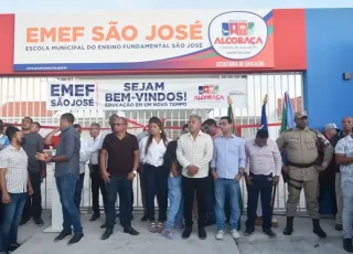 Prefeito Zico de Baiato inaugura escola com disciplina militar no São José de Alcobaça