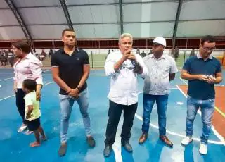 Prefeito Zico de Baiato participa de entrega de trator e inaugura quadra poliesportiva na comunidade de Aparaju