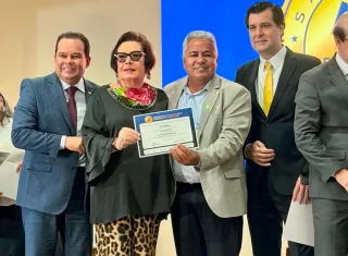 Prefeito Zico de Baiato recebe Selo de Transparência dos Festejos Juninos 2026 em cerimônia realizada em Salvador