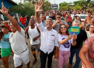 Prefeito Zico de Baiato recepciona Governador Jerônimo no quarto dia de Carnaval em Alcobaça 