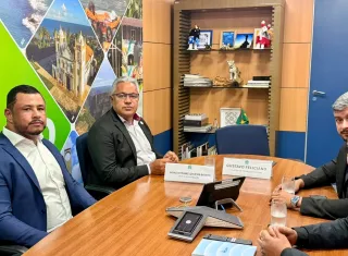 Prefeito Zico de Baiato se reúne com ministro do Turismo para discutir investimentos em Alcobaça