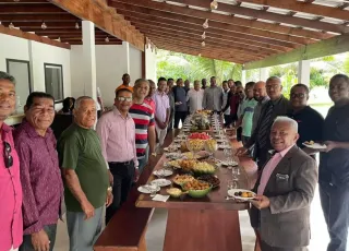 Prefeito Zico de Baiato toma café com Pastores do município para tratar de Festa do dia da Bíblia e demandas em Alcobaça