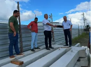Prefeito Zico de Baiato vistoria obra do Mercado Municipal de São José de Alcobaça