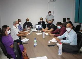 Prefeitos do extremo sul participam de reunião para prestação de contas do Consaúde e posse da diretora da Policlínica
