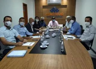 Prefeitos integrantes dos consórcios, Consaúde e Construir, participam de reunião  em Teixeira de Freitas