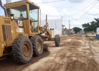 Prefeitura continua patrolamento de ruas em diversos bairros