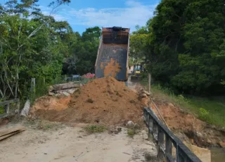 Prefeitura de Alcobaça intensifica recuperação de estradas vicinais no município