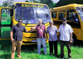 Prefeitura de Alcobaça recebe um novo ônibus escolar por meio de parceria com o Governo do Estado