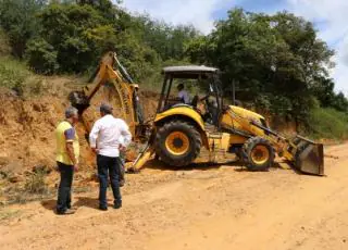 Prefeitura de Caravelas realiza recuperação de mais de 100 km de estradas rurais em Rancho Alegre.