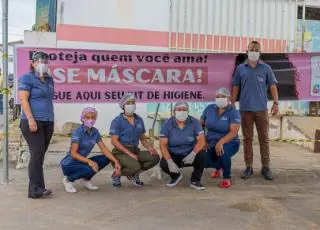 Prefeitura de Ibirapuã distribui máscaras, álcool e sabonete líquido na feira livre para população