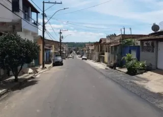 Prefeitura de Itamaraju asfalta a Rua 5 de Outubro