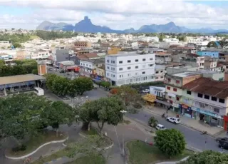 Prefeitura de Itamaraju inicia pavimentação de ruas do bairro Itatiaia