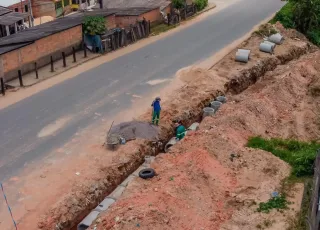 Prefeitura de Itamaraju realiza obra de drenagem na Várzea Alegre