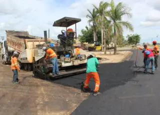 Prefeitura de Itamaraju realiza obras de pavimentação e melhorias no acesso ao bairro Tarcisão