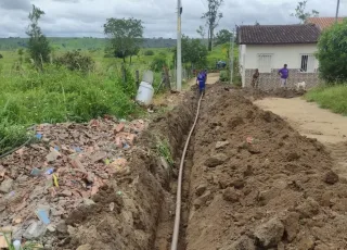 Prefeitura de Itanhém leva água encanada ao bairro Santa Maria