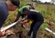 Prefeitura de Lajedão busca bomba em Teixeira de Freitas para acelerar retomada do abastecimento de água