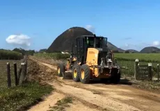Prefeitura de Lajedão intensifica recuperação de estradas e beneficia moradores da zona rural