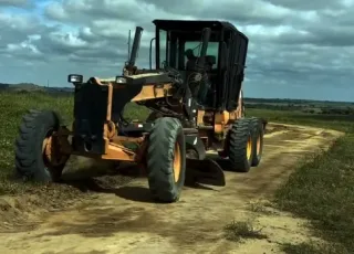 Prefeitura de Lajedão intensifica recuperação de estradas vicinais e fortalece mobilidade na zona rural