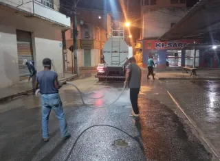 Prefeitura de Medeiros Neto age rápido e garante limpeza das ruas após inundações 