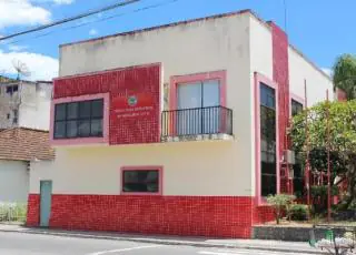 Prefeitura de Medeiros Neto ajuda universitários com pagamento do transporte universitário