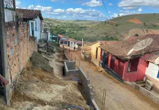 Prefeitura de Medeiros Neto avança com obra na rua Otávio Rocha, no bairro Aparecida