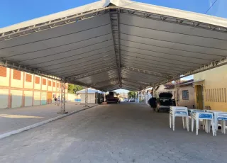 Prefeitura de Medeiros Neto começa a receber megaestrutura para Feira Cidadã
