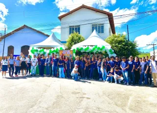 Prefeitura de Medeiros Neto entrega de mudas nativas e faz sorteio de bicicletas entre estudantes no Dia do Meio Ambiente