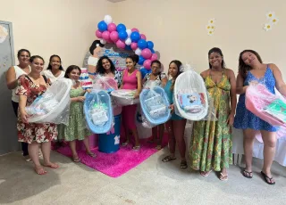 Prefeitura de Medeiros Neto entrega kits gestante para assistidas pelo CRAS