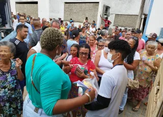 Prefeitura de Medeiros Neto finaliza entrega de ativos para mais de 300 famílias