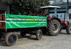 Prefeitura de Medeiros Neto ganha trator para fortalecer a Agricultura através da SEMAGRI 
