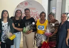 Prefeitura de Medeiros Neto homenageia mães acompanhadas pelo CAPS