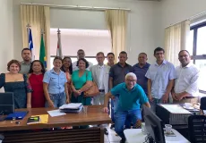 Prefeitura de Medeiros Neto propõe revisão salarial para servidores junto à APLB/Sindicato e ao Sintrapesb