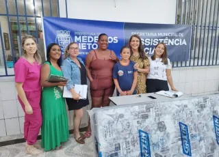 Prefeitura de Medeiros Neto realiza entrega de kits para famílias da Vila Ronaldo e Derba