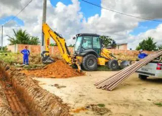 Prefeitura de Mucuri e Embasa levam 7,5 mil metros de rede de água tratado a bairro de Itabatã