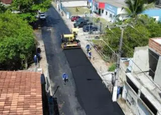 Prefeitura de Mucuri segue requalificando a pavimentação da Avenida Espírito Santo em Itabatã