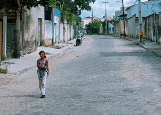 Prefeitura de Nova Viçosa avança com obras de pavimentação em Posto da Mata e destaca melhorias na mobilidade urbana