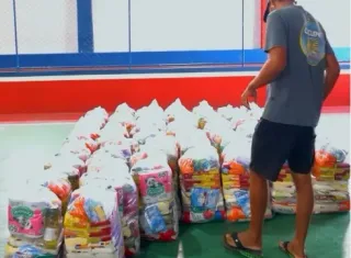 Prefeitura de Nova Viçosa garante apoio a pescadores e marisqueiras com entrega de cestas básicas durante o defeso