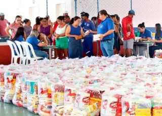 Prefeitura de Nova Viçosa realiza entrega de cestas básicas a pescadores e marisqueiras durante o período do defeso
