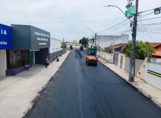 Prefeitura de Prado avança com obras de pavimentação e leva mais qualidade de vida aos bairros