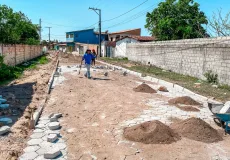 Prefeitura de Prado inicia obras de calçamento no bairro Portal do Prado