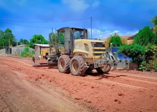 Prefeitura de Prado intensifica ações de recuperação de estradas em Cumuruxatiba