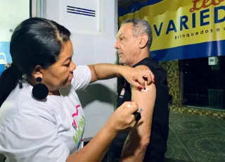 Prefeitura de Prado leva vacinação contra a gripe às ruas em ação noturna para ampliar cobertura vacinal
