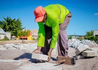 Prefeitura de Prado realiza obras de pavimentação no Guarani